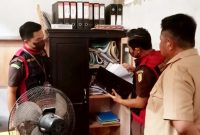 Kantor Dinas Kesehatan (Dinkes) dan Bagian Pengadaan Barang dan Jasa (BPBJ Kabupaten Pulau Taliabu, digeledah Penyidik Kejaksaan Negeri Taliabu.