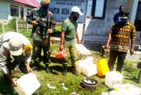 Bhabinkamtibmas Desa Bahu dan Bapenu, Kecamatan Taliabu Selatan  musnahkan kurang lebih 30 liter minuman keras