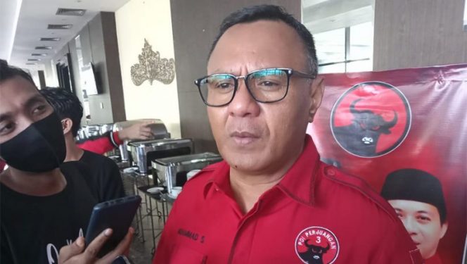 
					Ketua Dewan Pimpinan Daerah (DPD) Partai Demokrasi Indonesia Perjuangan (PDIP) Provinsi Maluku Utara, Muhammad Sinen