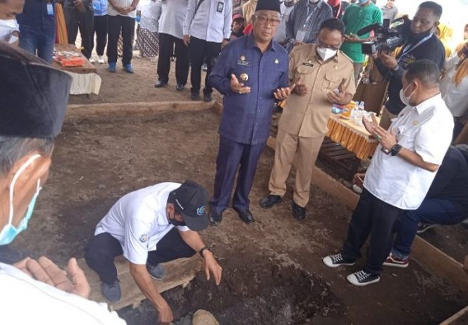 Menteri KP Lakukan Peletakkan Batu Pertama Pembangunan Kawasan Sentra Perikanan Tomalou Tidore
