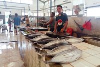 Penjual ikan di Pasar Morotai. 