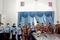 Foto bersama usai penyerahan Harta Kekayaan Intelektual dari Kementerian Hukum dan Hak Asasi Manusia Republik Indonesia Kantor Wilayah Maluku Utara, Senin (11/4/2022).