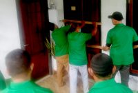 Pengurus Dewan Pimpinan Cabang (DPC) dan Pimpinan Anak Cabang (PAC) Partai Persatuan Pembangunan (PPP) Kabupaten Kepulauan Sula melakukan aksi demontrasi hingga berujung pemalangan kantor DPC 