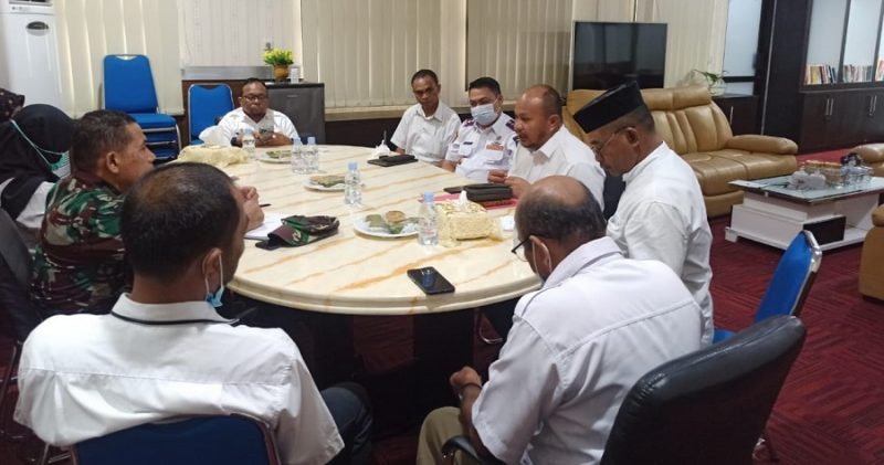 Tim Satgas Migas Kota Ternate mengadakan rapat terbatas terkait evaluasi dampak dan rencana pengendalian pasca kenaikan BBM