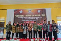 Pose Bersama Anggota PPS dan Komisioner KPU Pulau Taliabu Usai Pelantikan, Selasa (24/1/2023)