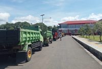 5 Tahun tak Dilibatkan dalam Proyek Pemerintah, Puluhan Sopir Parkir Truknya di Depan Kantor Bupati Morotai
