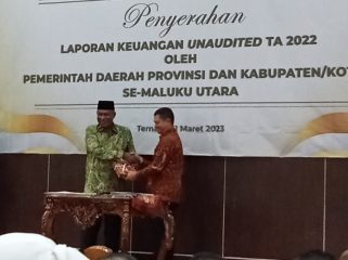 Wakil Bupati Kepulauan Sula mewakili Pemda Sula telah menyerahkan LKPD tahun 2022 kepada BPK Perwakilan Maluku Utara