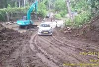 Dinas PUPR dan BPBD Provinsi Maluku Utara (Malut) diketahui telah mengerahkan sumber dayanya untuk memperbaiki kerusakan jembatan di Sigela Yef, Kecamatan Oba
