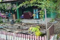 Kondisi salah satu rumah warga pasca banjir di Desa Tauno, Kecamatan Oba Tengah, Kota Tikep. (Foto: Istimewa)