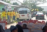 Minibus bernomor polisi DG 7003 PM milik Pemkab Morotai yang digunakan dalam kegiatan salah satu partai politik.