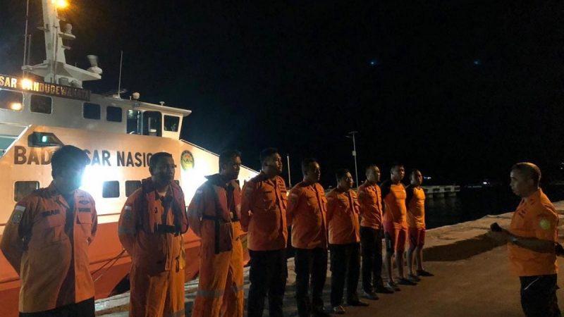 Tim Rescue Basarnas Ternate menggunakan Kapal KN SAR 237 Pandu Dewanata bergerak menuju LKP untuk melaksanakan upaya pencarian dan pertolongan terhadap korban