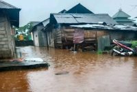 Pemukiman warga Desa Kawasi Kecamatan Obi Halmahera Selatan dilaporkan diterjang banjir pada Jum'at (16/6/2023).