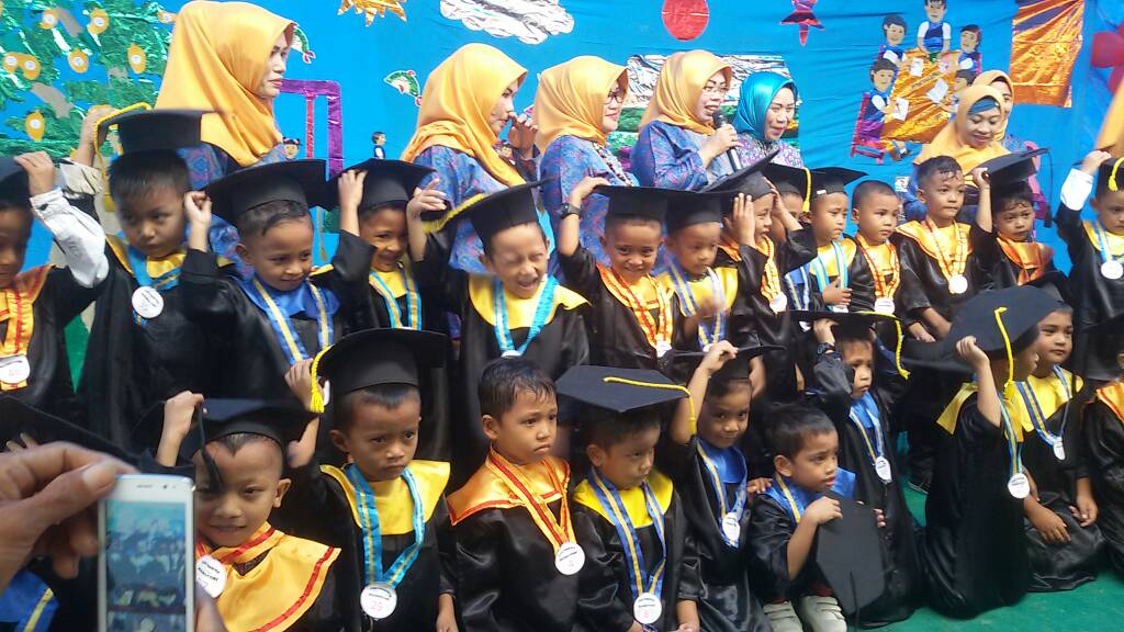 Ngotot Gelar Wisuda, Sekolah di Halbar Bakal Kena Sanksi