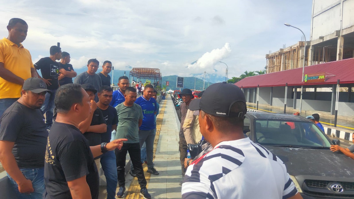 Sampah di Kawasan Kuliner Belakang Jatiland Mall Ternate Menumpuk