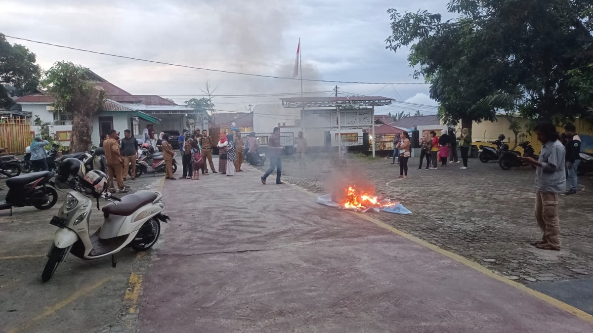 Orang Tua Siswa Datangi Kantor Disdik Ternate Pertanyakan Kelulusan Siswa PPDB