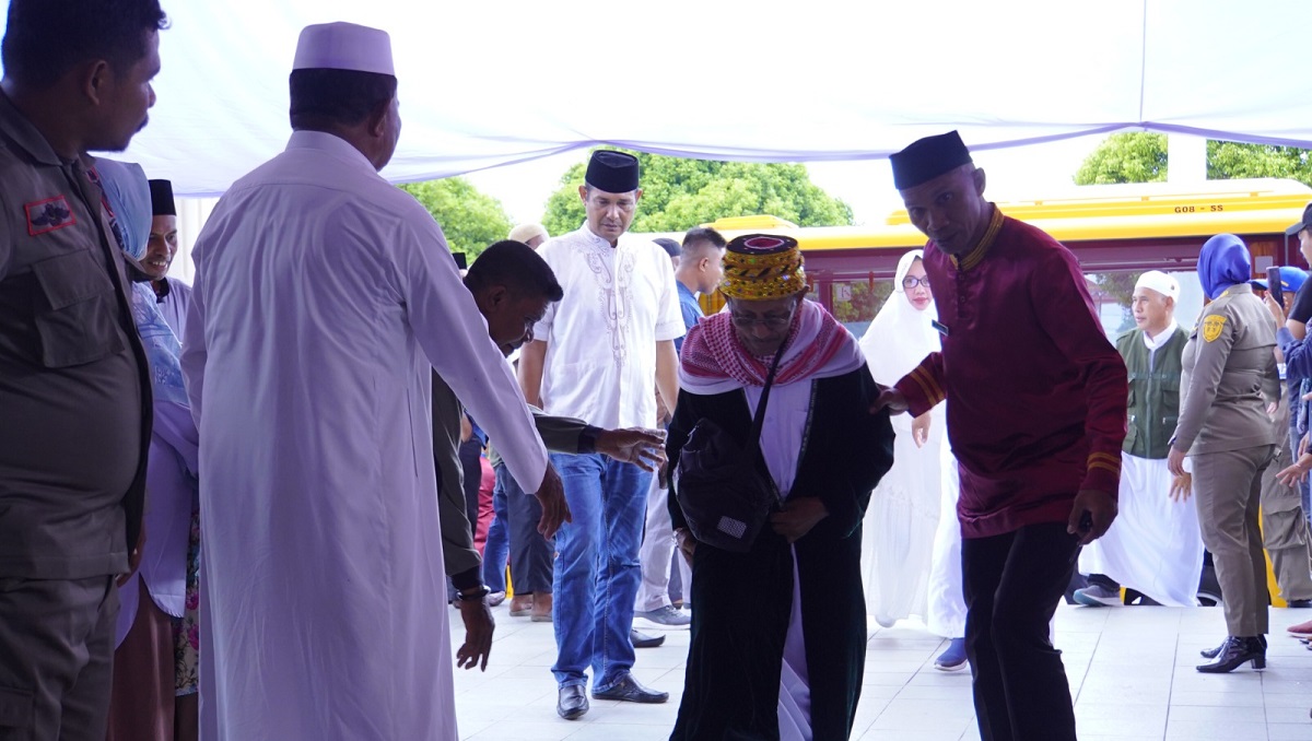 Haru Biru Warnai Kepulangan Jamaah Haji Tikep