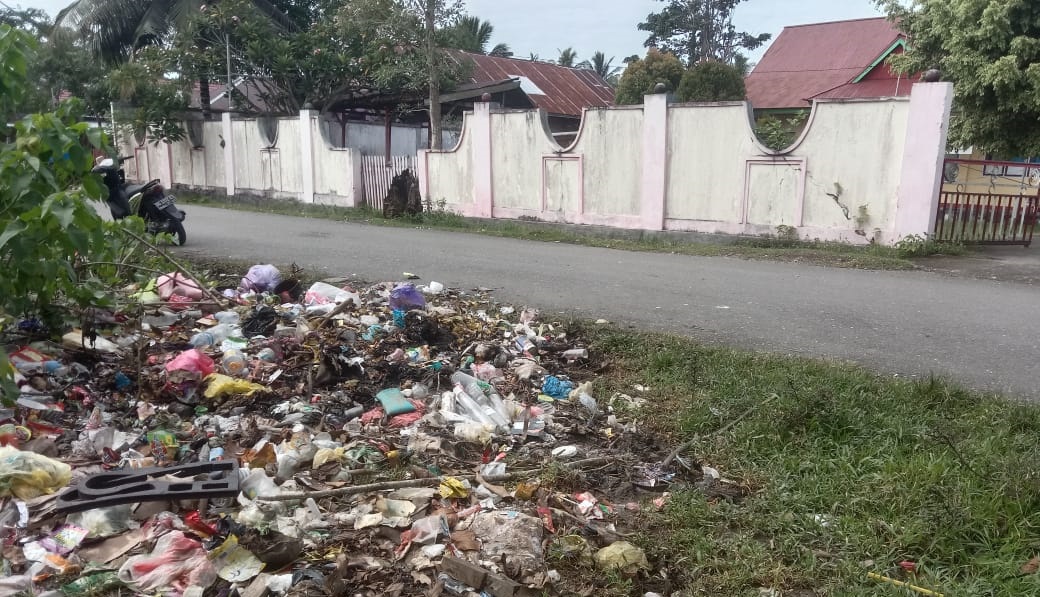 Depan Kantor Camat Sanana jadi TPS, Kadis DLHKP : Itu Liar