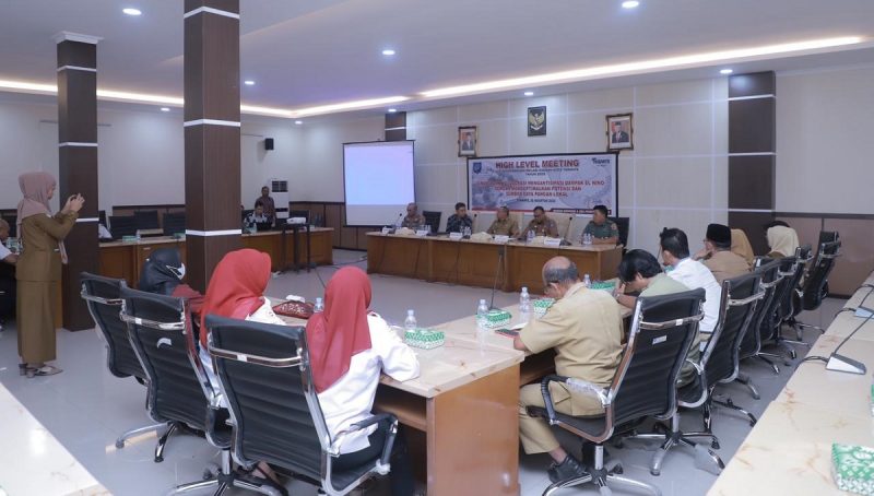 Wali Kota Ternate M Tauhid Soleman  bersama Tim Pengendalian Inflasi Daerah (TPID) melaksanakan rapat sinergi dan Kolaborasi untuk mengantisipasi dampak El Nino