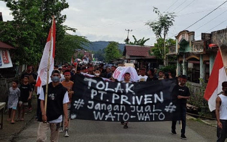 Aliansi Masyarakat Buli Peduli Wato Wato, Kecamatan Maba, Kabupaten Halmahera Timur (Haltim)  menggelar aksi penolakan PT. Priven Lestari di depan Kantor Camat Maba pada Rabu (6/9/2023)