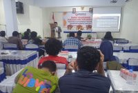 Mantan Anggota Bawaslu Provinsi Fahrul memberikan materi di rapat koordinasi publikasi dan dokumentasi bersama insan pers di Tikep, Selasa (19/9/2023)