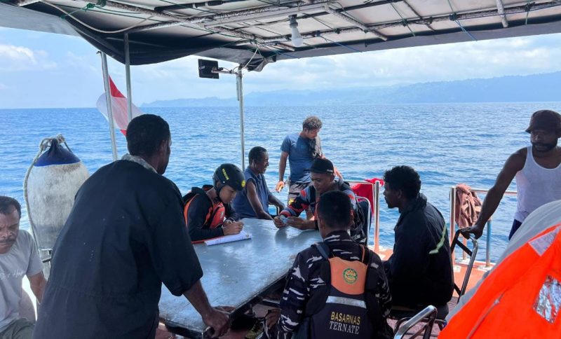 Sebanyak 13 awak kapal Inka Mina KM Maritim 036 dilaporkan selamat dan berhasil dievakuasi tim gabungan rescue Basarnas