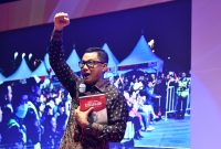 Penulis sekaligus Direktur Utama PLN Darmawan Prasodjo saat menyampaikan sambutan di hadapan puluhan ribu orang saat launching buku biografi 