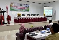 Plt Kepala Dinas Pertanian Provinsi Maluku Utara, Muhtar Husen saat memberikan sambutan sekaligus membuka kegiatan Penyusunan Programa Penyuluhan Pertanian Tahun 2024 dan Bimtek Agribisnis Tanaman Pala