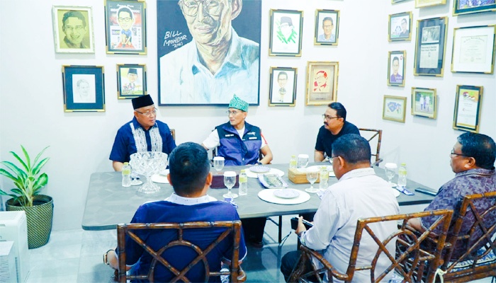 Wali Kota Tidore Kepulauan Capt. Ali Ibrahim mengadakan pertemuan dengan Menteri Pariwisata dan Ekonomi Kreatif (Menparekraf) Republik Indonesia, Sandiaga Uno di Caffe Nur Corner, Jakarta, Selasa (14/11/2023)