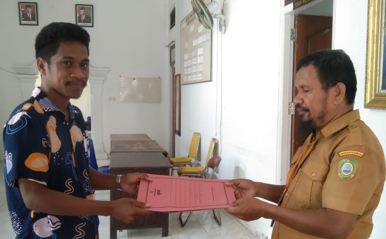 Kepala Desa Fukweu, Kecamatan Sanana Utara, inisial IA dilaporkan oleh warganya sendiri ke Inspektorat Kepulauan Sula pada Selasa (21/11/2023)