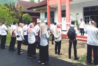 Sekda Tikep Ismail Dukomalamo saat melakukan sidak di kantor BKPSDM, Rabu (31/1/2024).