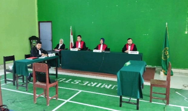 Pengadilan Negeri (PN) Soasio melaksanakan Program Sidang Keliling bekerjasama dengan Kejaksaan Negeri Halmahera Timur (Haltim) dan Pemerintah Desa Bumirestu