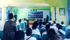 Wakil Bupati Sula, Hi. Saleh Marasabessy membuka kegiatan manasik haji di aula MAN 1 Sanana, Sabtu (20/4/2024).