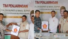 LO dari 6 Kandidat Balon Bupati dan Wakil Bupati saat mengambil formulir pendaftaran di Tim Penjaringan Partai Gerindra Kepulauan Sula.