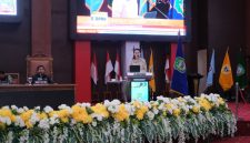 Foto Gubernur Sherly Tjoanda, di sidang paripurna DPRD Maluku Utara, Jumat (7/11/2025).