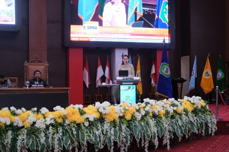 Foto Gubernur Sherly Tjoanda, di sidang paripurna DPRD Maluku Utara, Jumat (7/11/2025).